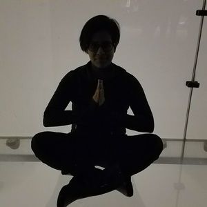 Meet your posher, Senia